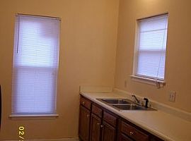  438 E Fourth St, Lexington, Ky 40508 4 Beds 2 Baths 1,372 Sqft in Lexington, KY (Photo 5 of 5)