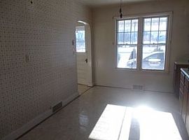  449 S Gosse Blvd, Princeton, Il 61356 3 Beds 1 Bath 1,236 Sqft in Princeton, IL (Photo 4 of 6)