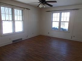  449 S Gosse Blvd, Princeton, Il 61356 3 Beds 1 Bath 1,236 Sqft in Princeton, IL (Photo 5 of 6)