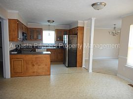 Single Family Home For Rent in Evans, GA (Photo 4 of 8)