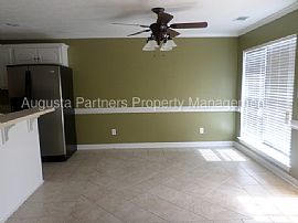 Single Family Home For Rent in Evans, GA (Photo 3 of 7)