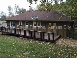 Single Family Home For Rent in Kansas City, MO (Photo 3 of 8)