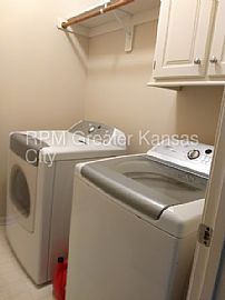 Single Family Home For Rent in Olathe, KS (Photo 10 of 12)