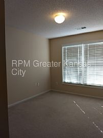 Single Family Home For Rent in Olathe, KS (Photo 4 of 12)