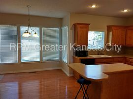 Single Family Home For Rent in Olathe, KS (Photo 8 of 12)