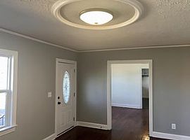  609 Pendleton Rd, Greenville, Sc 29611 2 Beds 1 Bath 1,200 Sqf in Greenville, SC (Photo 3 of 4)