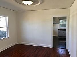  609 Pendleton Rd, Greenville, Sc 29611 2 Beds 1 Bath 1,200 Sqf in Greenville, SC (Photo 4 of 4)