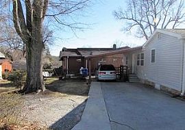 44 Blythewood Dr, Greenville, Sc 29607 3 Beds 2 Bath in Greenville, SC (Photo 2 of 4)