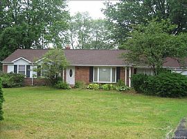 2 Beds Home Near Main Road in West Bloomfield, MI