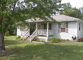      3 Beds 2 Baths 1,056 Sqft 1.50 Acres Lot Size Single-Famil in Texarkana, AR