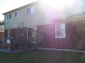 4 Bedroom Home Near Main in Sterling Heights, MI (Photo 2 of 6)