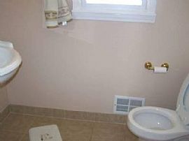 4 Bedroom Home Near Main in Sterling Heights, MI (Photo 4 of 6)