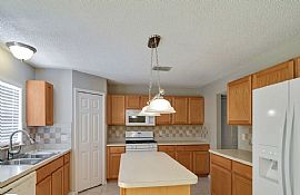 3 Bed Room Near Main in Jacksonville, FL (Photo 2 of 5)