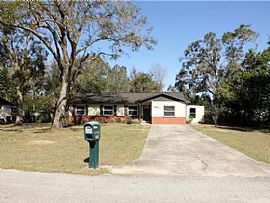 689 Cumberland Rd, Deland, Fl 32724 in Deland, FL