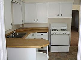 1208 1/2 Grand Ave, Superior, Wi 54880 in Superior, WI (Photo 4 of 5)