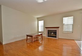 B Bedroom in Fremont, CA (Photo 3 of 6)