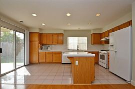 B Bedroom in Fremont, CA (Photo 4 of 6)