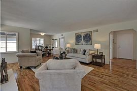 4 Bedroom in Los Altos, CA (Photo 2 of 9)