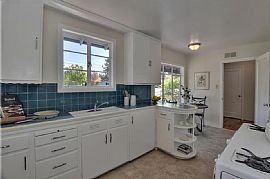 4 Bedroom in Los Altos, CA (Photo 3 of 9)