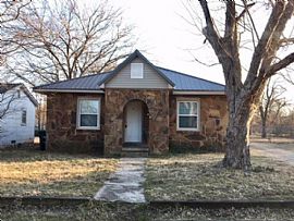  317 W Chicago St, Shawnee, Ok 74804  in Shawnee, OK