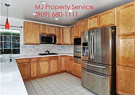 Spacious 3 Bedroom Home in Mission Viejo in Mission Viejo, CA (Photo 3 of 7)