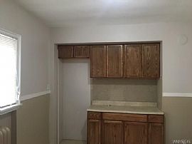 Multi-Family 6-Bed Home For Rent in Buffalo Ny in Buffalo, NY (Photo 4 of 9)