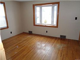 Very Nice Cape Cod in Great Neighborhood. 3bedroom. Buffalo Ny in Buffalo, NY (Photo 3 of 6)