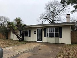 4 Bedroom 2 Bathroom in Nederland, TX