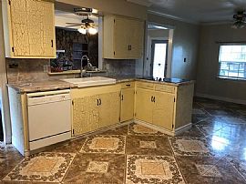 4 Bedroom 2 Bathroom in Nederland, TX (Photo 5 of 6)