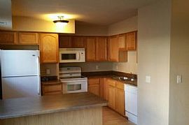 506 Grandview Ct, Iowa City, Ia 52246 1 Bed · 1 Bath ·  in Iowa City, IA (Photo 3 of 4)