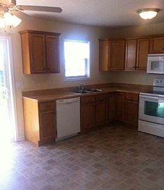 131 Cambridge Cir, Elizabethtown, Ky 42701 3 Beds · 2.5 Baths  in Elizabethtown, KY (Photo 5 of 7)