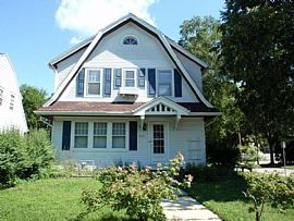 8302 Gridley Ave, Wauwatosa, Wi 53213 in Wauwatosa, WI