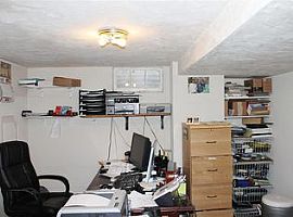 A 2 Bedroom Home with 1.5 Bathroom in Manchester, NH (Photo 11 of 12)