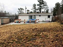 A 2 Bedroom Home with 1.5 Bathroom in Manchester, NH (Photo 2 of 12)