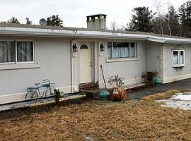 A 2 Bedroom Home with 1.5 Bathroom in Manchester, NH (Photo 3 of 12)