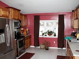 A 2 Bedroom Home with 1.5 Bathroom in Manchester, NH (Photo 4 of 12)