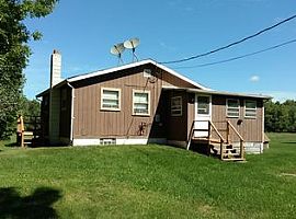 A 2 Bedroom Apartment with One Bathroom in Mainesburg, PA (Photo 2 of 12)
