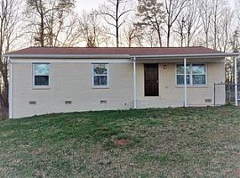 637 Kilborne Dr, Gastonia, Nc 2805 in Gastonia, NC (Photo 2 of 3)