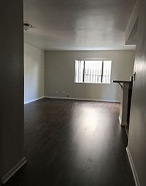 2 Beds 2 Baths in Los Angeles, CA (Photo 4 of 8)