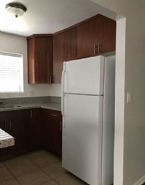 2 Beds 2 Baths in Los Angeles, CA (Photo 5 of 8)