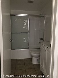 2 Beds 2 Baths in Los Angeles, CA (Photo 7 of 8)