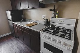 3 Beds 1 Bath in Los Angeles, CA (Photo 5 of 6)