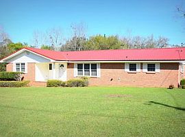 1118 11th Ave, Graceville, Fl 32440 in Graceville, FL