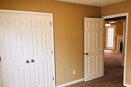 625 Kankakee Ct, Knightdale Rent 600 Deposit 600 Total 1200 in Knightdale, NC (Photo 4 of 9)