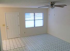 A 2 Bedroom Apartment with 2 Bathroom in Orange Park, FL (Photo 4 of 10)