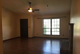  927 Timberwood Dr, Radcliff, Ky 40160 3 Beds 2 Baths 1,547 Sqf in Radcliff, KY (Photo 2 of 4)