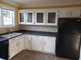 207 Juniper Ave, Alcoa, Tn 37701 3 Beds 2 Baths 1,495 Sqft in Alcoa, TN (Photo 5 of 12)