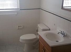 Bushey Dr Silver Spring, Md 20902 5 Beds 3 Baths 2,050 Sqft in Silver Spring, MD (Photo 3 of 4)