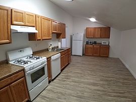 $900 Per Month 3 Beds, 2 Full Baths 2200 Sq. Ft. in Cody, WY (Photo 2 of 4)