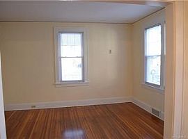 35 Harris St, Fairfield, Ct 06824 in Fairfield, CT (Photo 10 of 11)